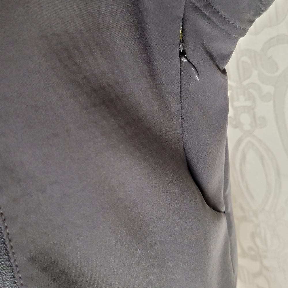 Asics runner jacket - Picture 12 of 14